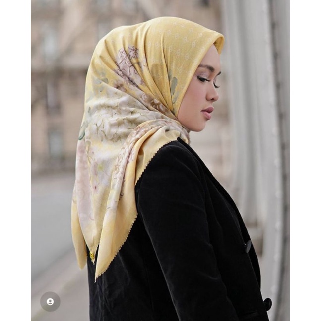 Buttonscarves hydrangea jaune