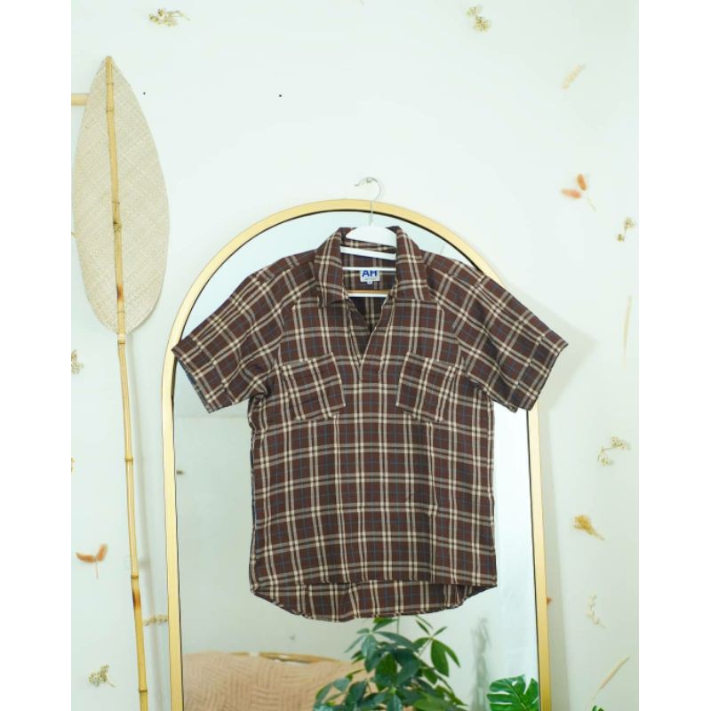 kaos kerah kotak kotak