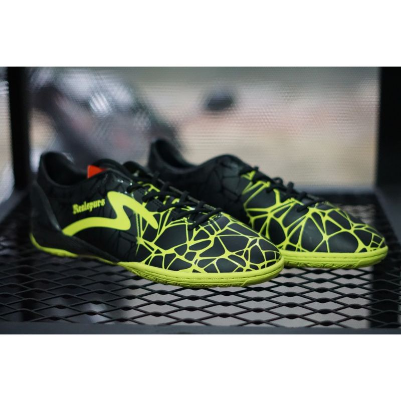 specs spyder size 43