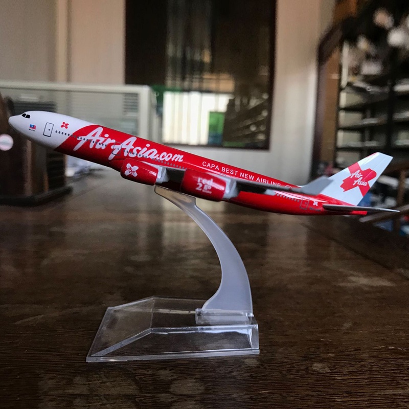 Mainan Pesawat Terbang Malaysia Airlines 737 747 Airbus 320 Diecast Alloy Ukuran 16CM