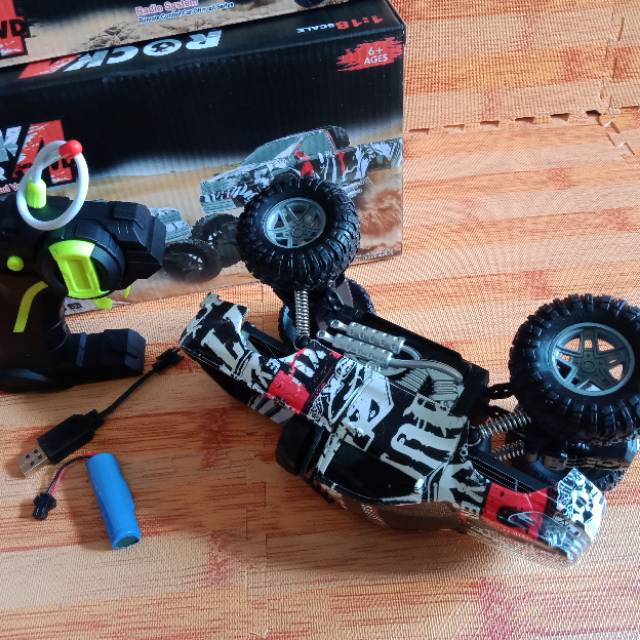 RC Mobil Rock Crawler  Model Pick up Skala 1:18/ mainan anak remot control