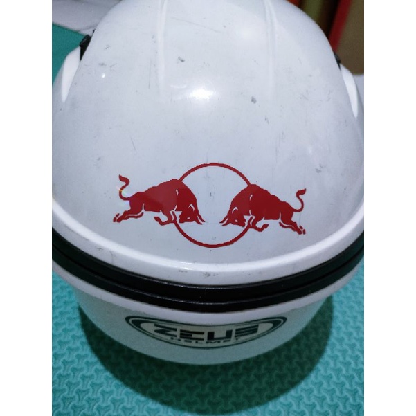 Sticker logo Redbull cutting