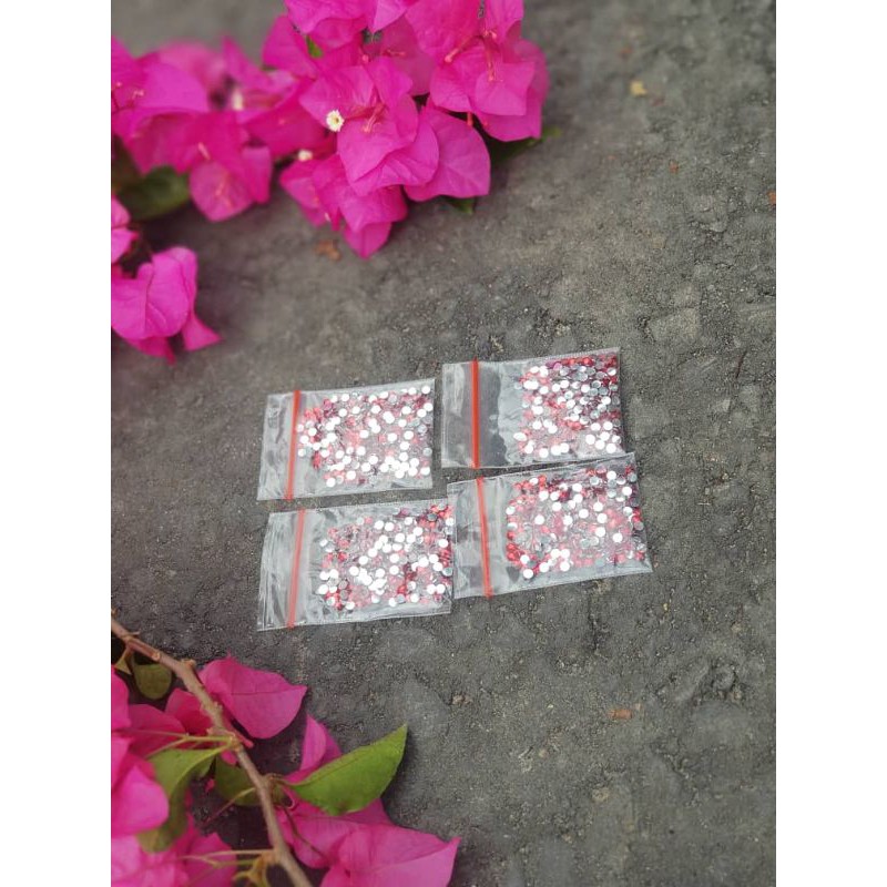 

permata warna merah ukuran 3 m m