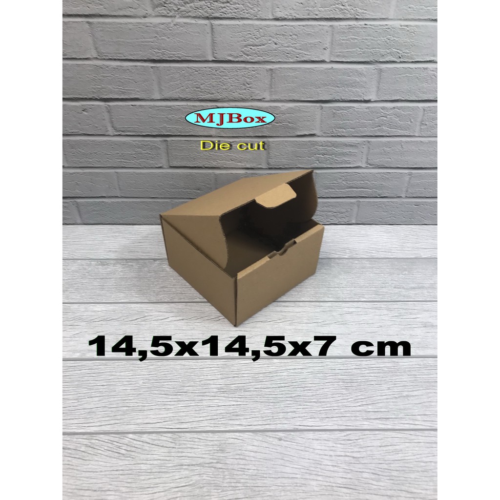 

Kardus Uk.14,5x14,5x7 cm.........Die Cut