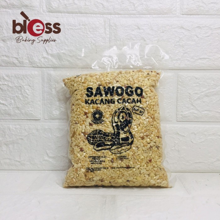 

KACANG SANGRAI SAWOGO 500 GR / TOPPING DICED PEANUT KACANG TANAH CINCANG / CTN ( 20 PCS)