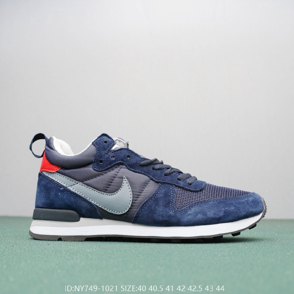 nikes internationalist