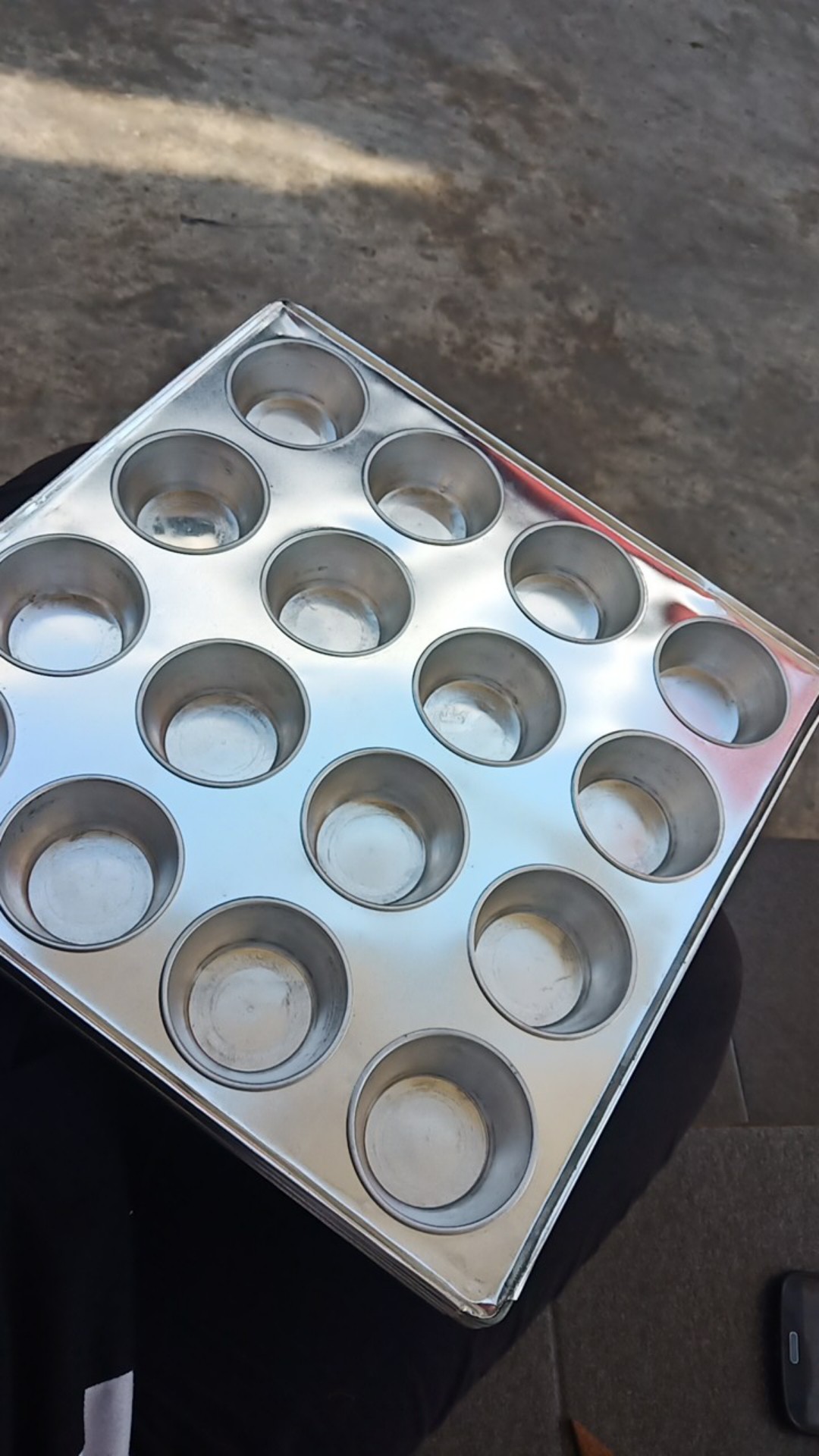 Loyang Kue Muffin 16 Lubang