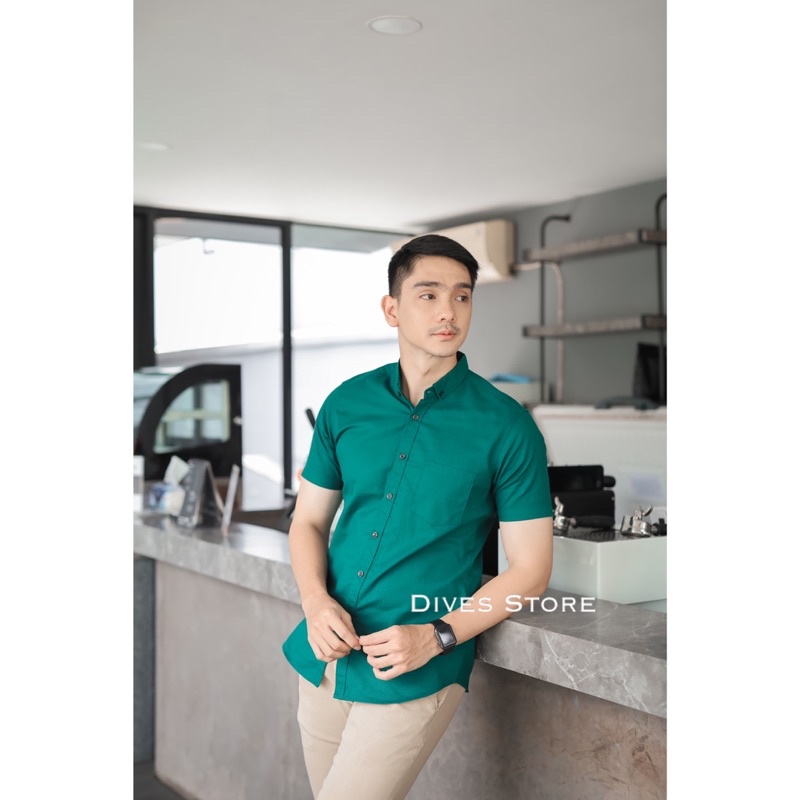 Divesstore Kemeja polos pria lengan pendek basic kasual kantoran hijau botol / kemeja cowok / atasan pria