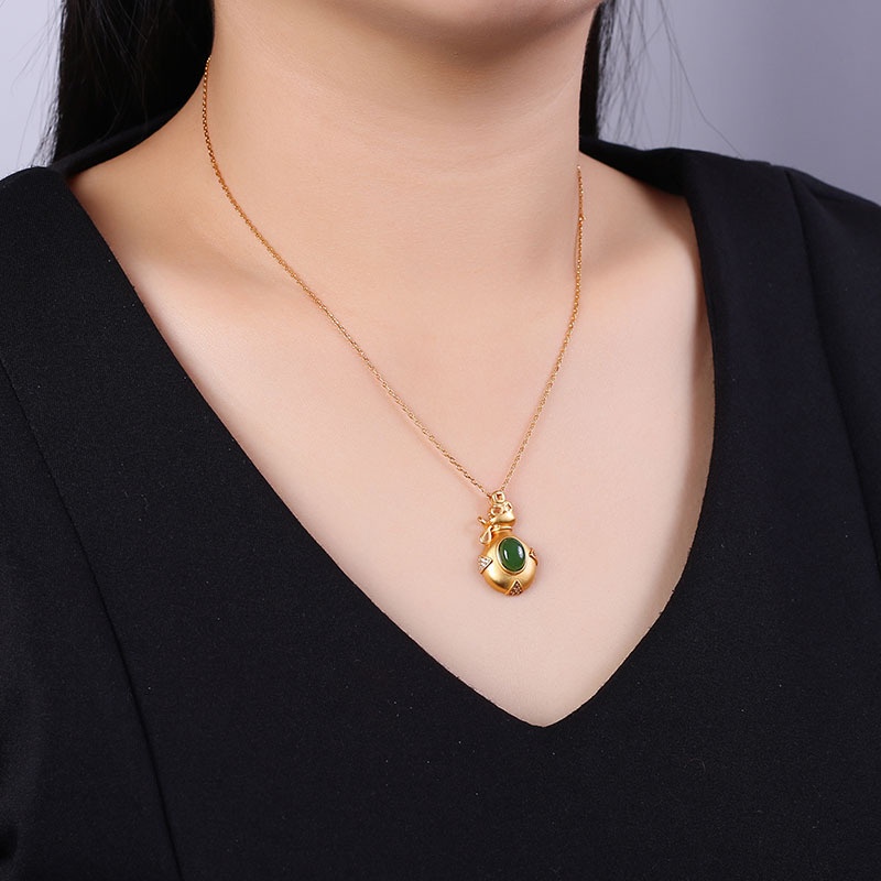 [Ready Stock]Fashion Classical Gold-Plated Inlaid Emerald Pendant Necklace