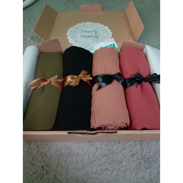 

HAMPERS BOX //ULANG Tahun//Wisuda// Anive// WEDDING