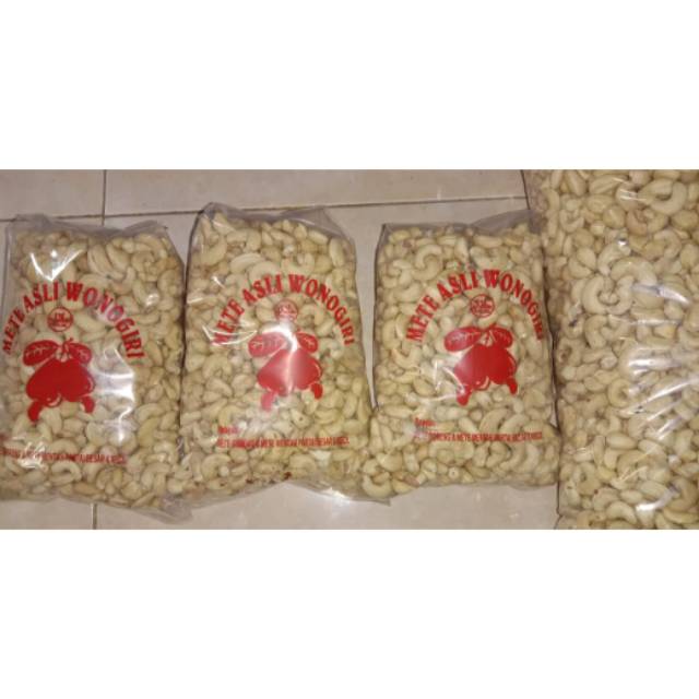 

Kacang Mete Wonogiri Mentah 1000 gr