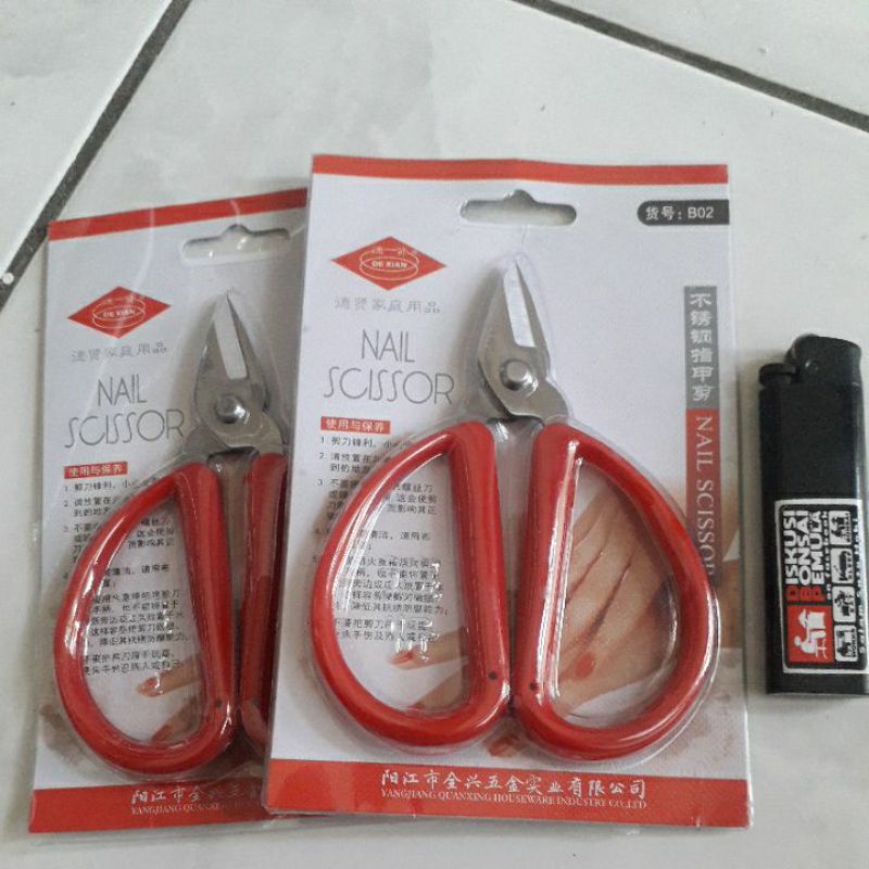 

Gunting serbaguna kecil