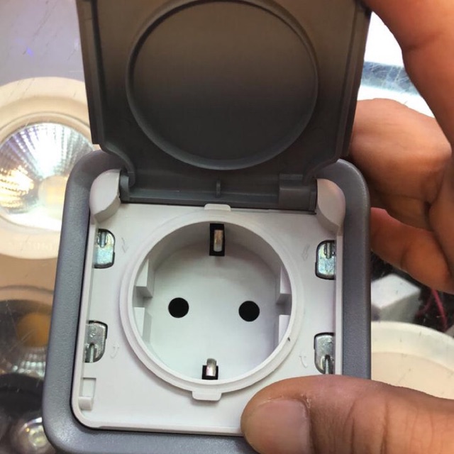 STOP KONTAK LEGRAND WATERPROOF / STOP KONTAK OUTDOOR LEGRAND IP 65