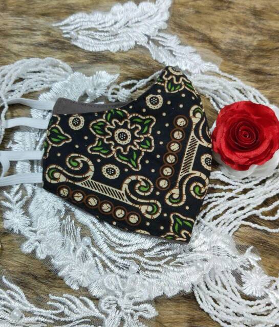 Masker batik nusantara elegan dan cantik