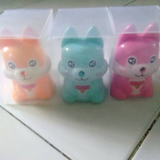 

Rautan putar / meja karakter tupai