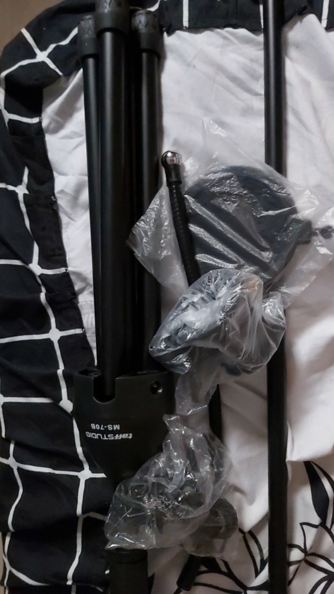 Stand Holder Plus Smartphone Holder + Pop Filter