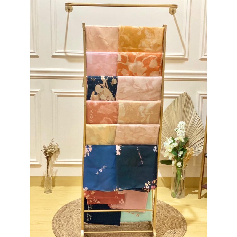 Lagosi dan Macenning Scarf ( Jilbab Lontara Voal )