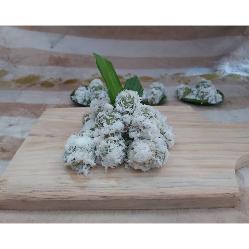 

KUE KLEPON (Isi 15 pcs)