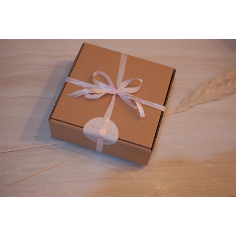 

GIFT BOX
