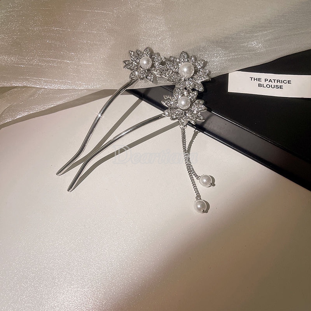 Jepit Rambut Desain Bunga Aksen Berlian