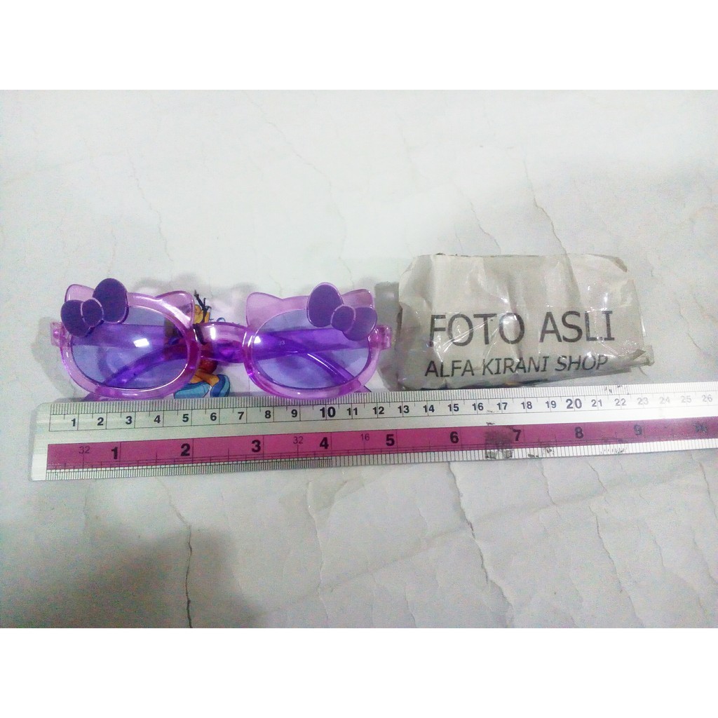 kacamata anak model Hello Kitty murah fashion bagus helo kity kucing lucu saat di foto studio atau liburan-2