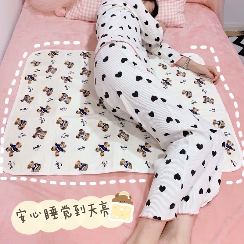 ALAS TIDUR BAYI MOTIF BERUANG LUCU / ALAS TIDUR DEWASA MOTIF ESTETIK / ALAS MENSTRUASI / PERLAK KAIN BAYI DEWASA  / ALAS POPOK BAYI MULTIFUNGSI / OMPOL BALITA / CUTE BEAR MILK WATERPROOF PADS / ALAS SERBAGUNA