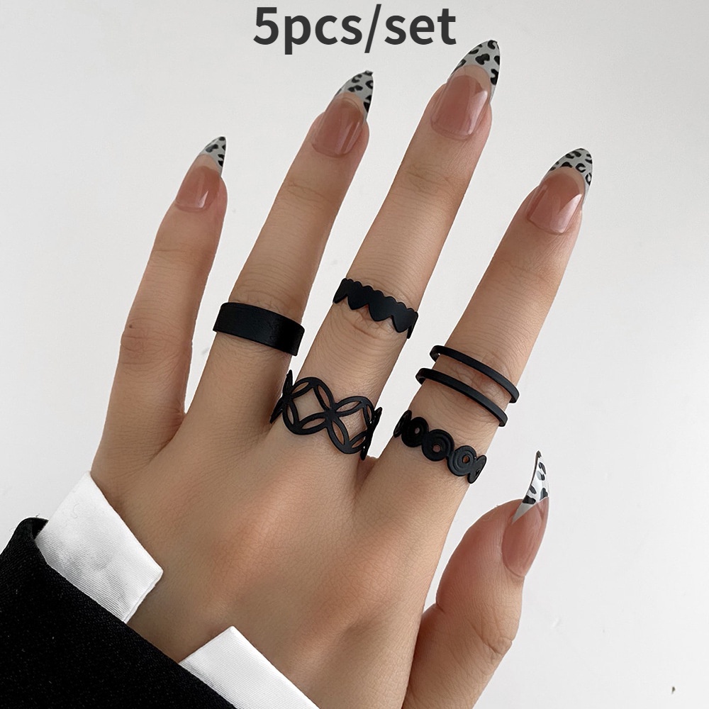 5pcs / Set Cincin Rantai Alloy Warna Hitam Bentuk Hati Hollow Untuk Wanita