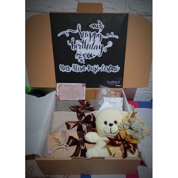 

HAMPERS HIJAB / GIFT BOX [ Bella Square ] Kado Ulang Tahun Wisuda Graduation