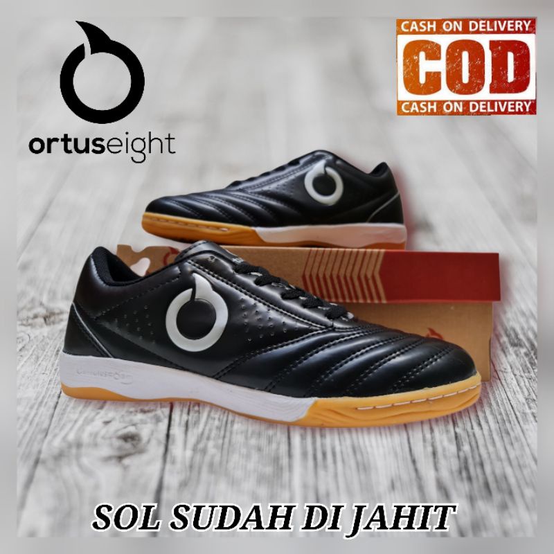 SEPATU FUTSAL ORTUSEIGHT / SEPATU OLAHRAGA SEPAKBOLA INDOOR SOCCER PRIA / FUTSAL TERLARIS ORTUS / SEPATU PUTSAL MURAH