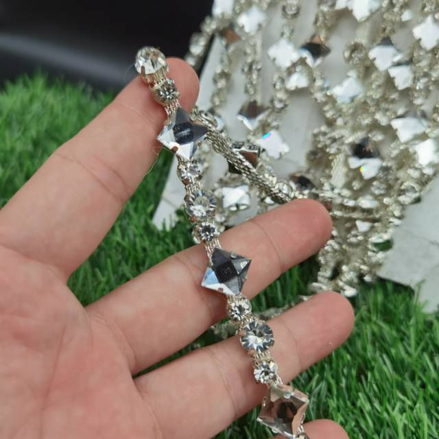 APLIKASI KRISTAL PUTIH MOTIF WAJIK KUALITAS AA PREMIUM PER METER