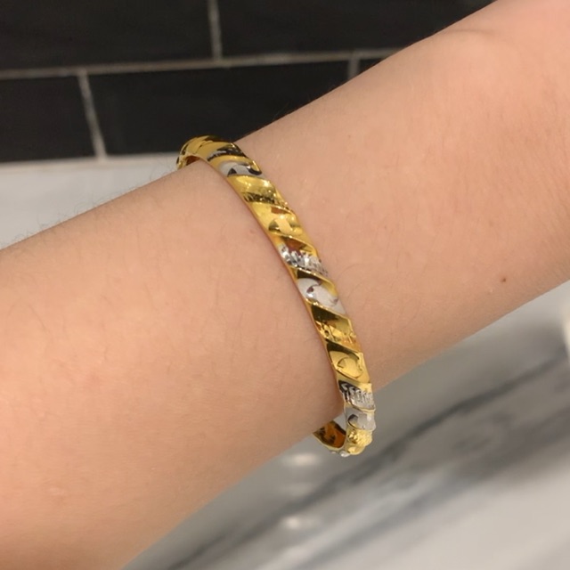 Gelang emas bangkok motif ulir 2 warna kadar 375 berat 3.08 gr diameter 5.7 cm