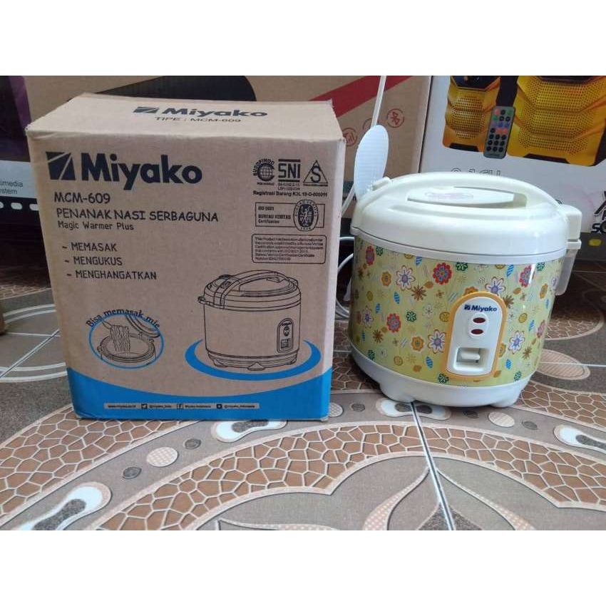 MIYAKO MCM-609 Rice Cooker Mini 0.6 Liter