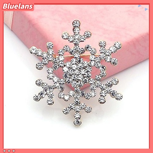 Pin Bros Bentuk Snowflake Aksen Berlian Imitasi Warna Silver Untuk Hadiah Natal