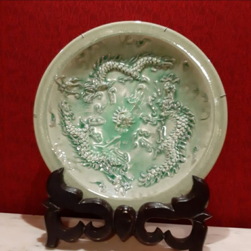 Piring Hias Jumbo Motif Retak Seribu Tiga Naga Timbul