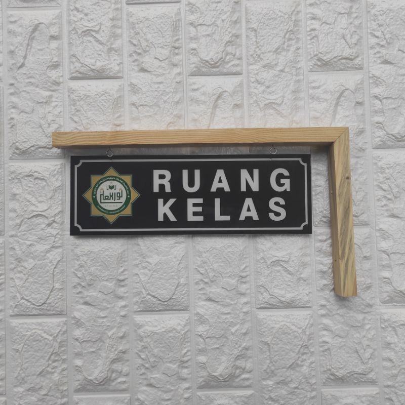 PAPAN KELAS NAMA KELAS LABEL SIGN NAMA KELAS  AKRILIK PLUS GANTUNGAN SUPER COSTUM NAMA