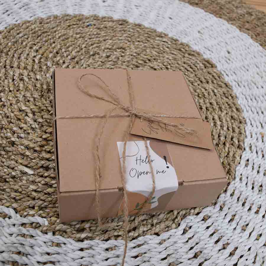 

BOX KADO / BOX HAMPERS / GIFT BOX / KOTAK KADO / BOX ULANG TAHUN / KARDUS