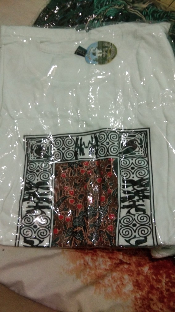 Kaos Distro Pria Bandung Batik Kotak