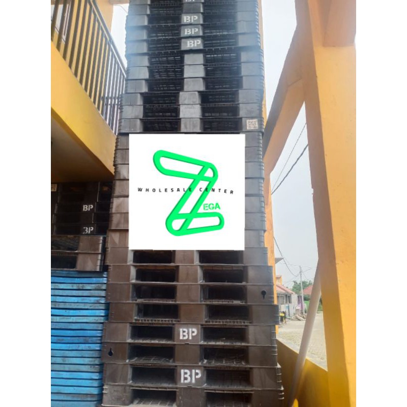 

Palet plastik bekas 110x110x12cm sangat layak pakai RB9