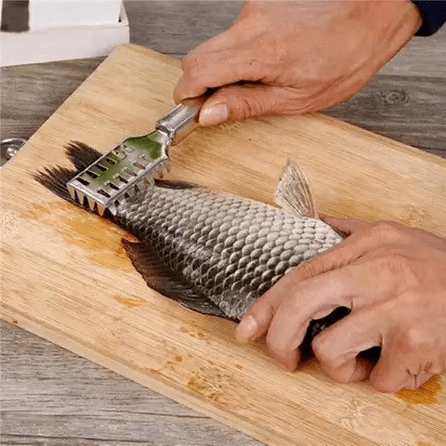 Alat Pembersih Pengupas Kupas Penyerut Penyiang Serut Sisik Kulit Ikan PRAKTIS SIMPEL Stainless Steel Besi Peeler Kulit Kupas Serut AD10