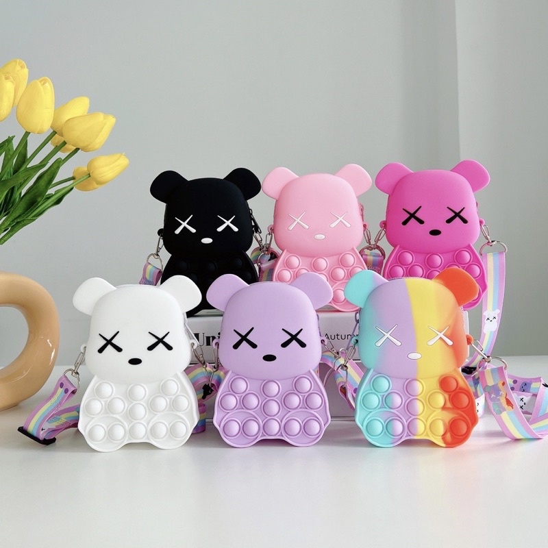 TAS SELEMPANG POP IT UNIK KAWS ANAK LUCU TERMURAH KADO ULTAH ANAK COWO CEWE UNIK