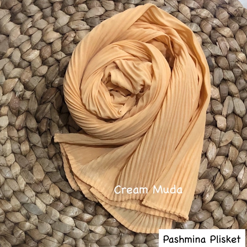 PASHMINA PLISKET CERUTY BABYDOLL FULL PLISKET TANPA GARIS TENGAH-Cream muda Plisket