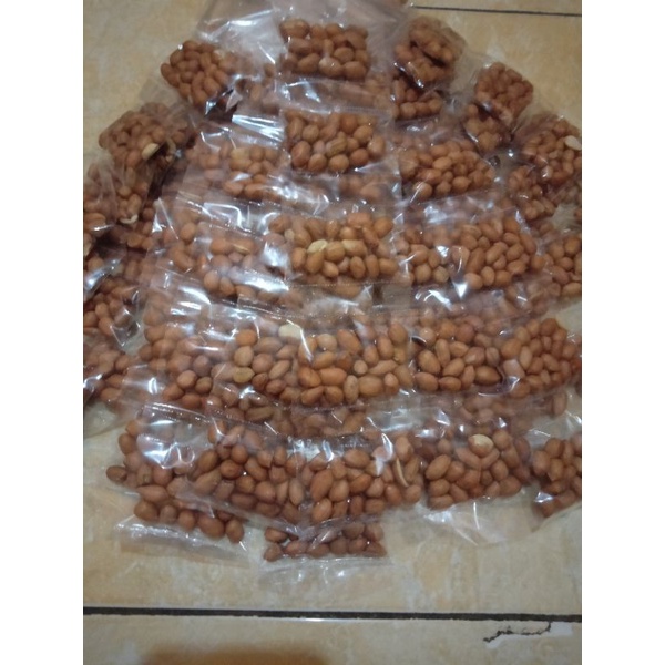 

kacang mentah .isi 10 renceng .isi 5 perenceng