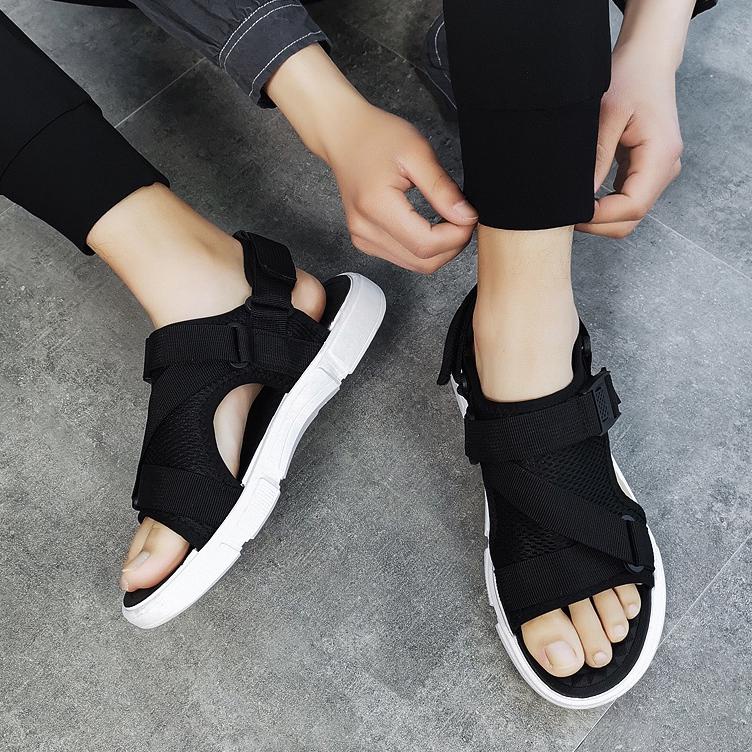 Harga Spesial.. [ COD + Kirim Hari ini ] 2022 Sandal Gunung Pria Baru/Sandal pria gaya Jepang/Sandal