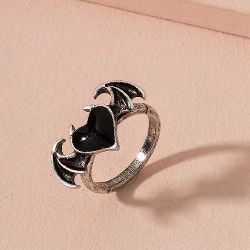 Cincin Model Terbuka Desain Sayap Iblis Hati Warna Hitam Merah Gaya Retro Adjustable Untuk Pasangan