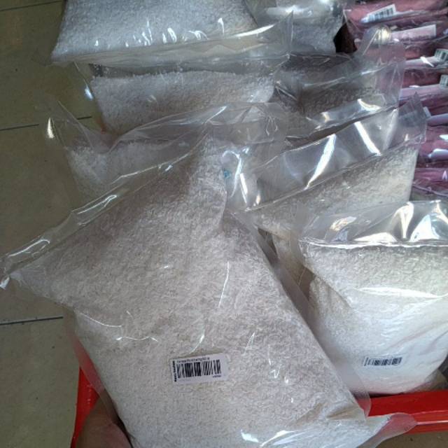 

Kelapa Parut Kering 250 gr / 500 gr Shredded Coconut Flakes