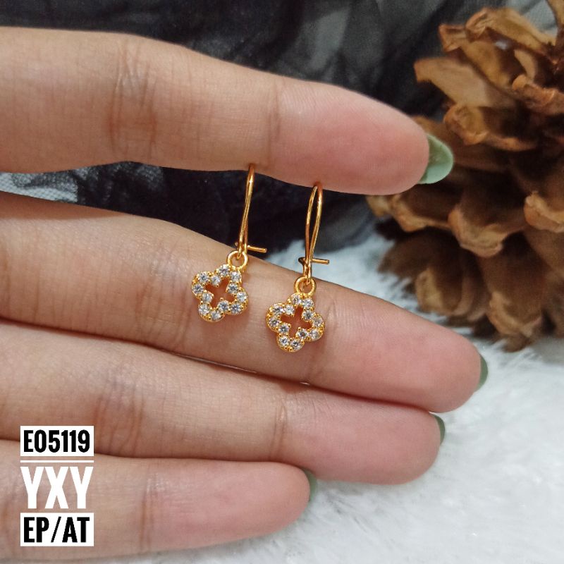 Anting Yaxiya Clover Zircon Gold E05119