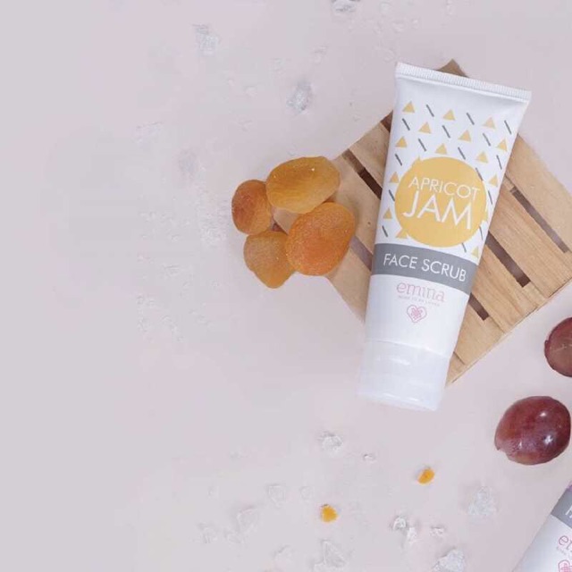 `ღ´ PHINKL `ღ´ ╰☆☆ 𝔢мιℕά ☆☆╮ Emina apricot scrub wajah peeling face dengan extrak wallnut