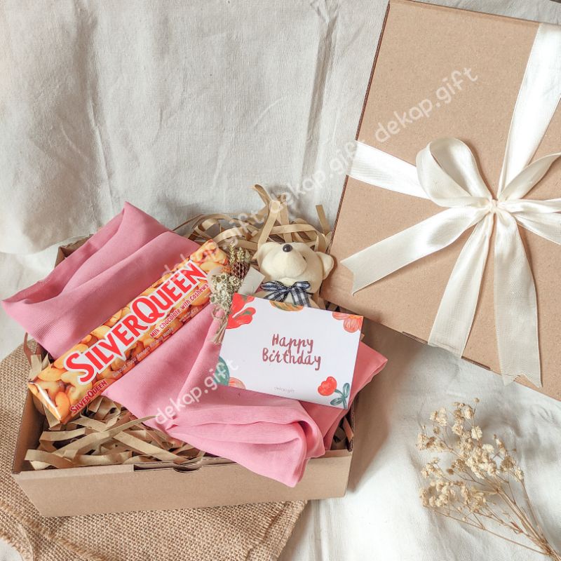 

Hampers Kado Cewek Ultah Wisuda