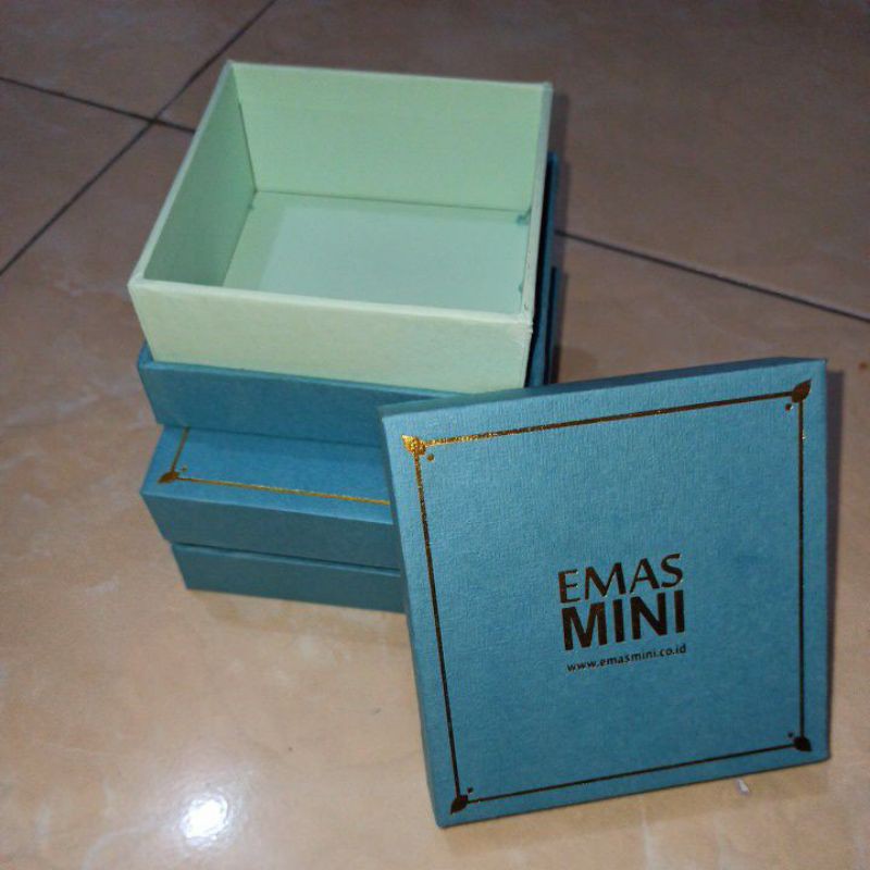Kotak Penyimpanan Emas Mini Branded