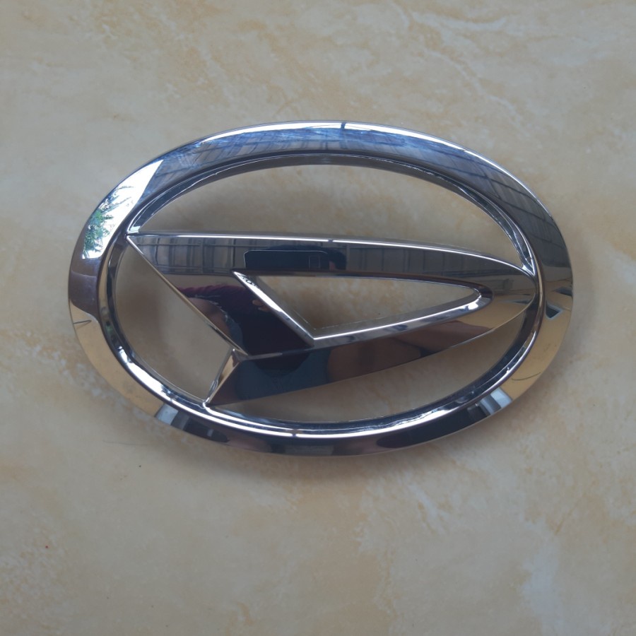 Emblem Logo Daihatsu Sigra Depan